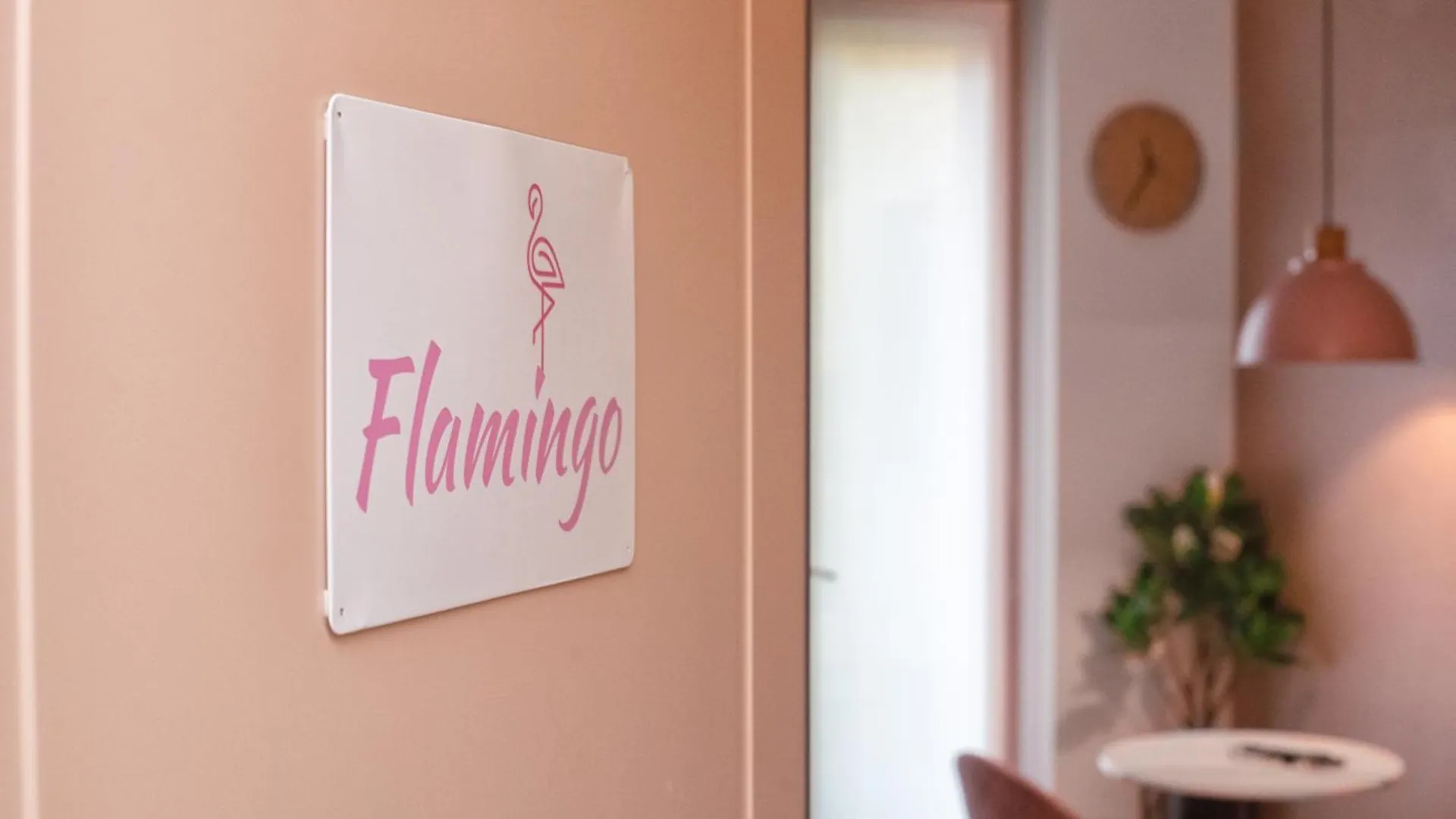 Pink Flamingo Balcony Studio By Central Station Milano