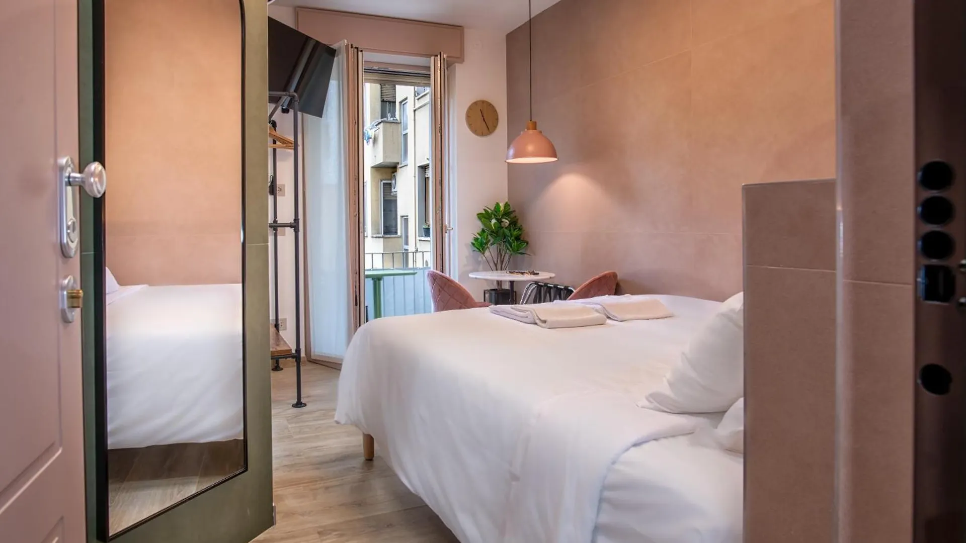 Apartment Pink Flamingo Balcony Studio By Central Station Milan