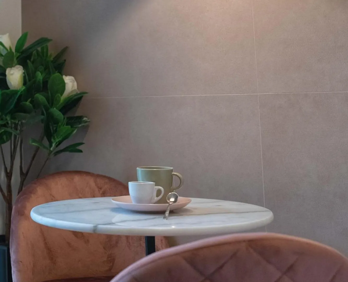 Pink Flamingo Balcony Studio By Central Station Milan